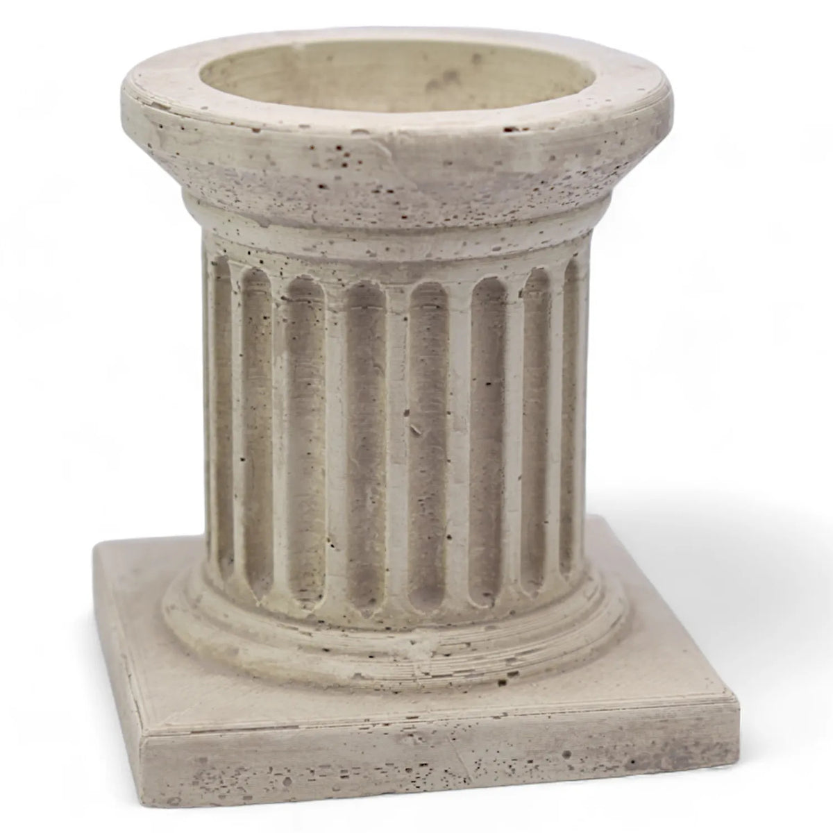 Detalle de una columna decorativa para velas de té.