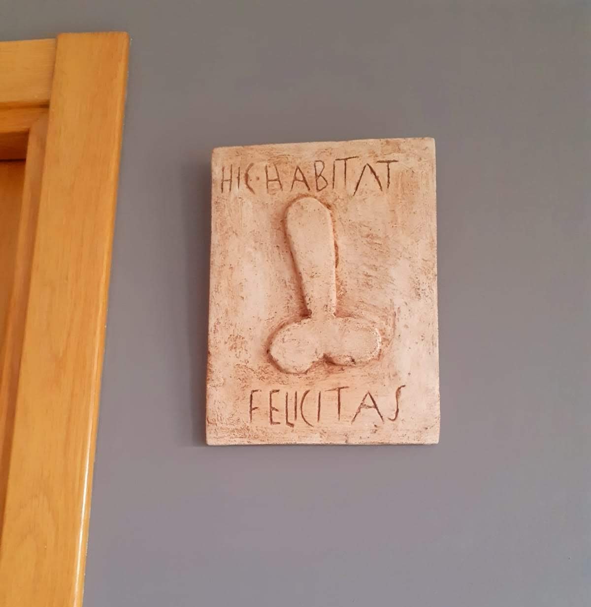 Hic Habitat Felicitas Relief