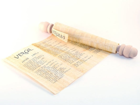 Rollo de papiro en latín "La Eneida" de Virgilio