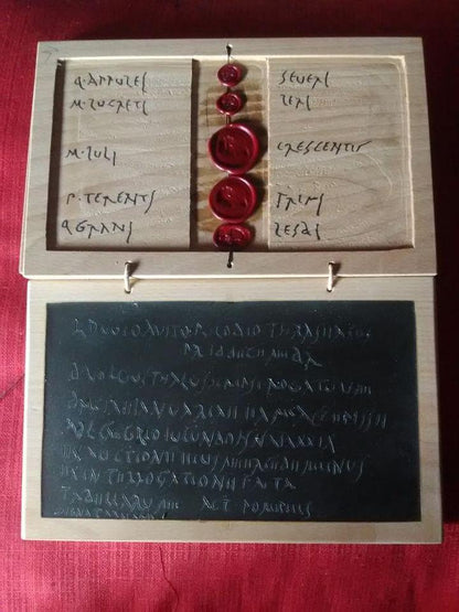 Tablilla de contrato romana Triple 23 x 14 cm