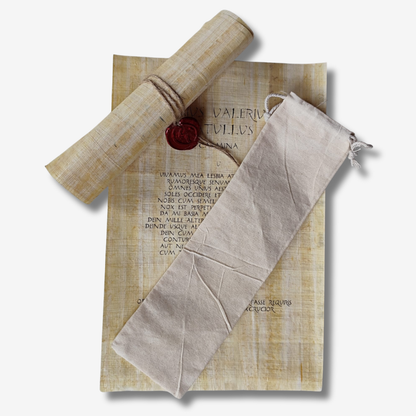 Poema de Catullus con sello de lacre y bolsita de algodón 