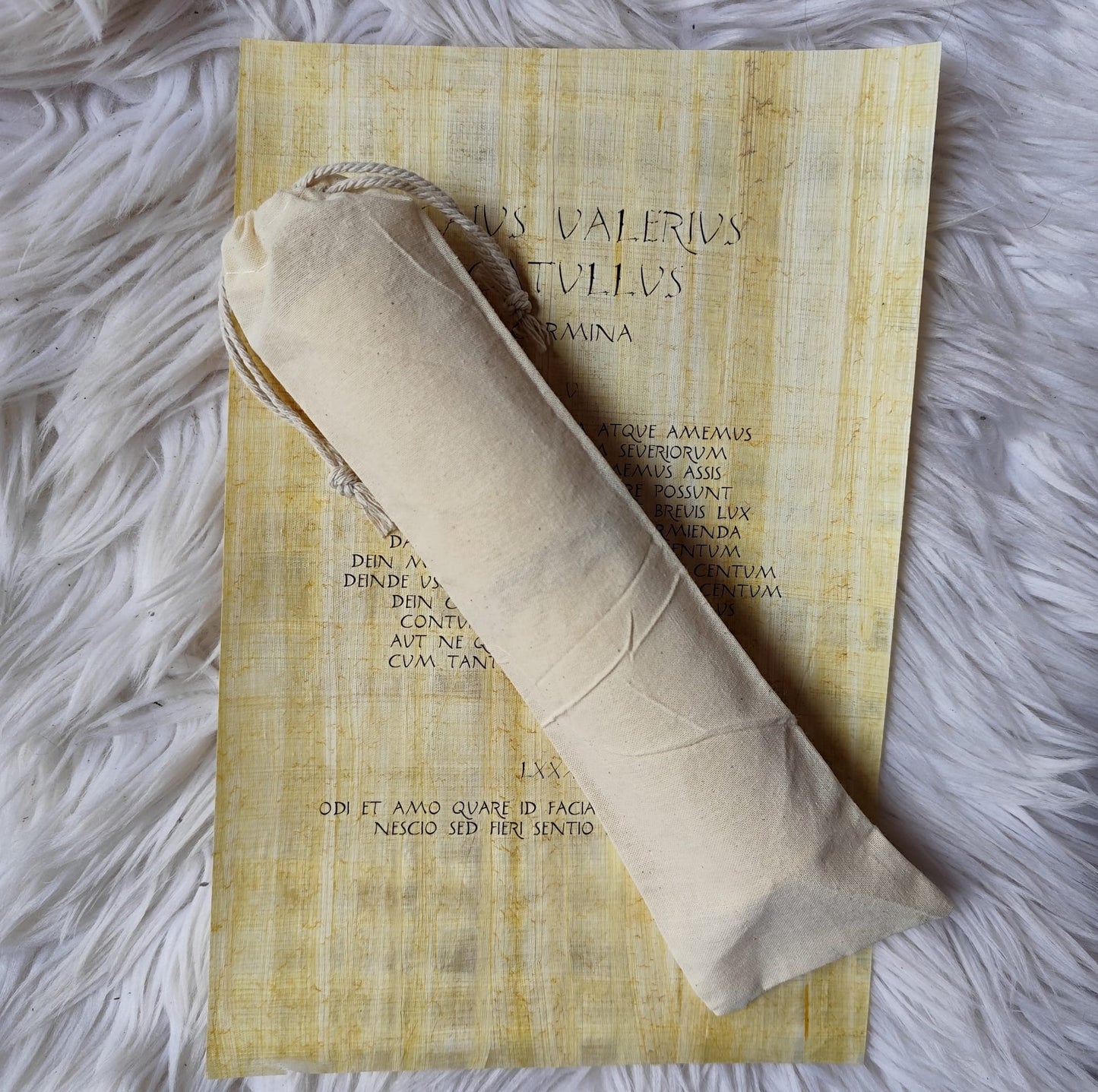 Papiro amoroso de Catulo (Poemas 5 y 85, en latín)